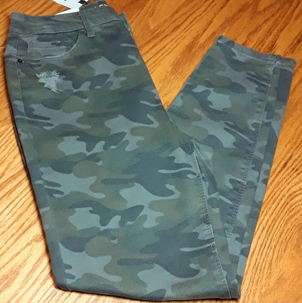 NEW Distressed Vanilla Star Junior's High Rise - Picture 4 of 8